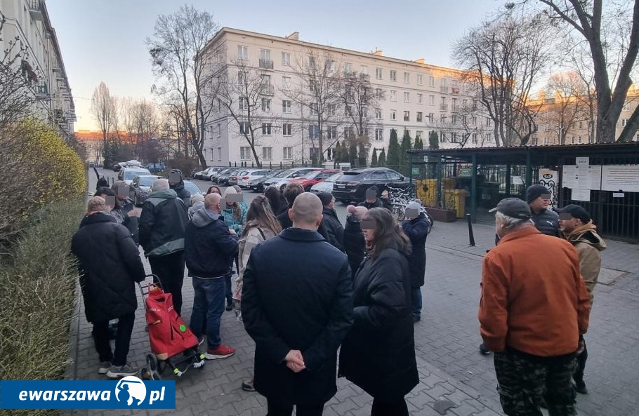 protest przy ul. Brechta 12 | fot. Karol Szyszko/ facebook.com/karolszyszko