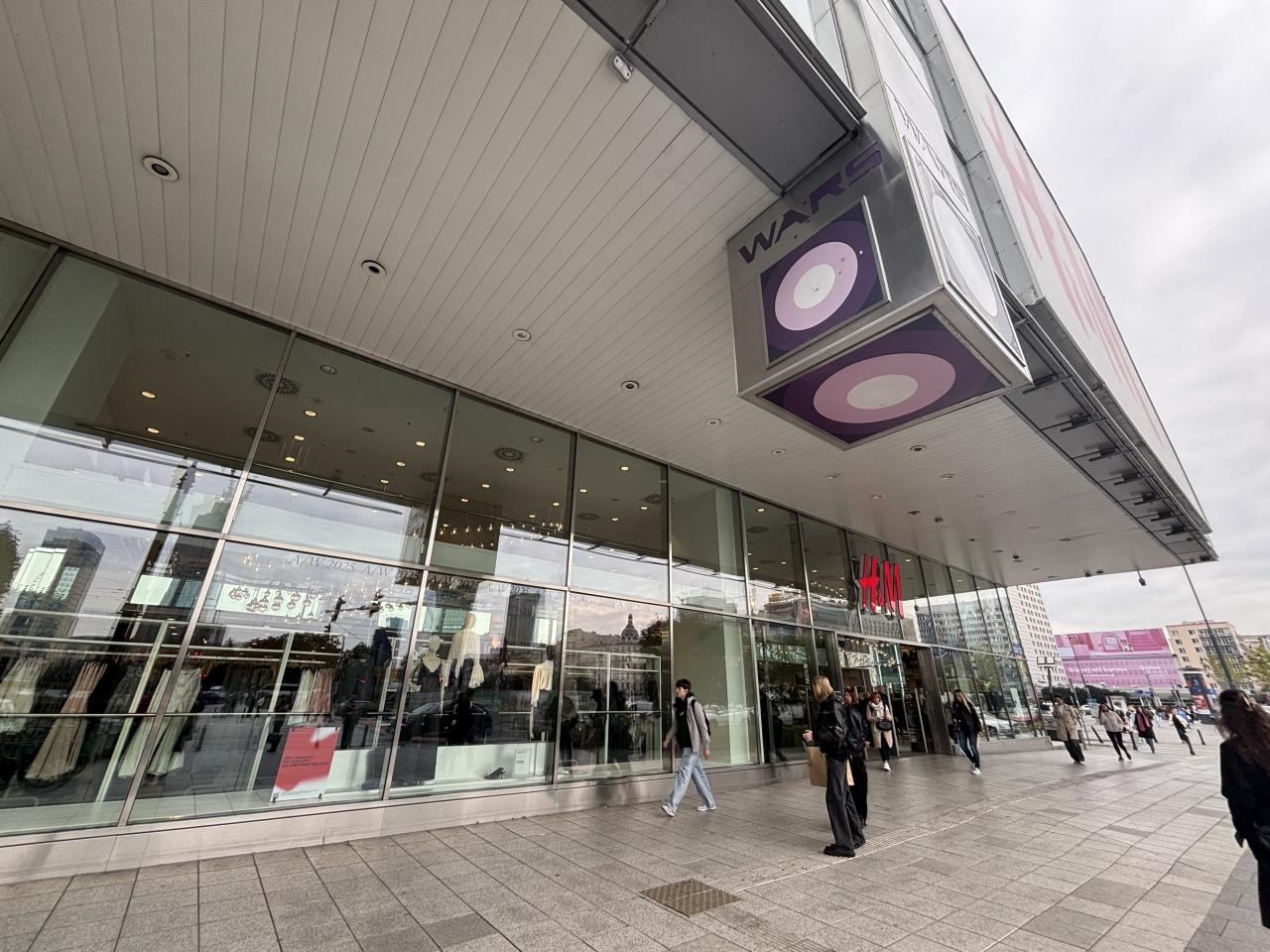 H&M przy ul. Marszałkowskiej w Warszawie | fot. Bartosz Pańczyk