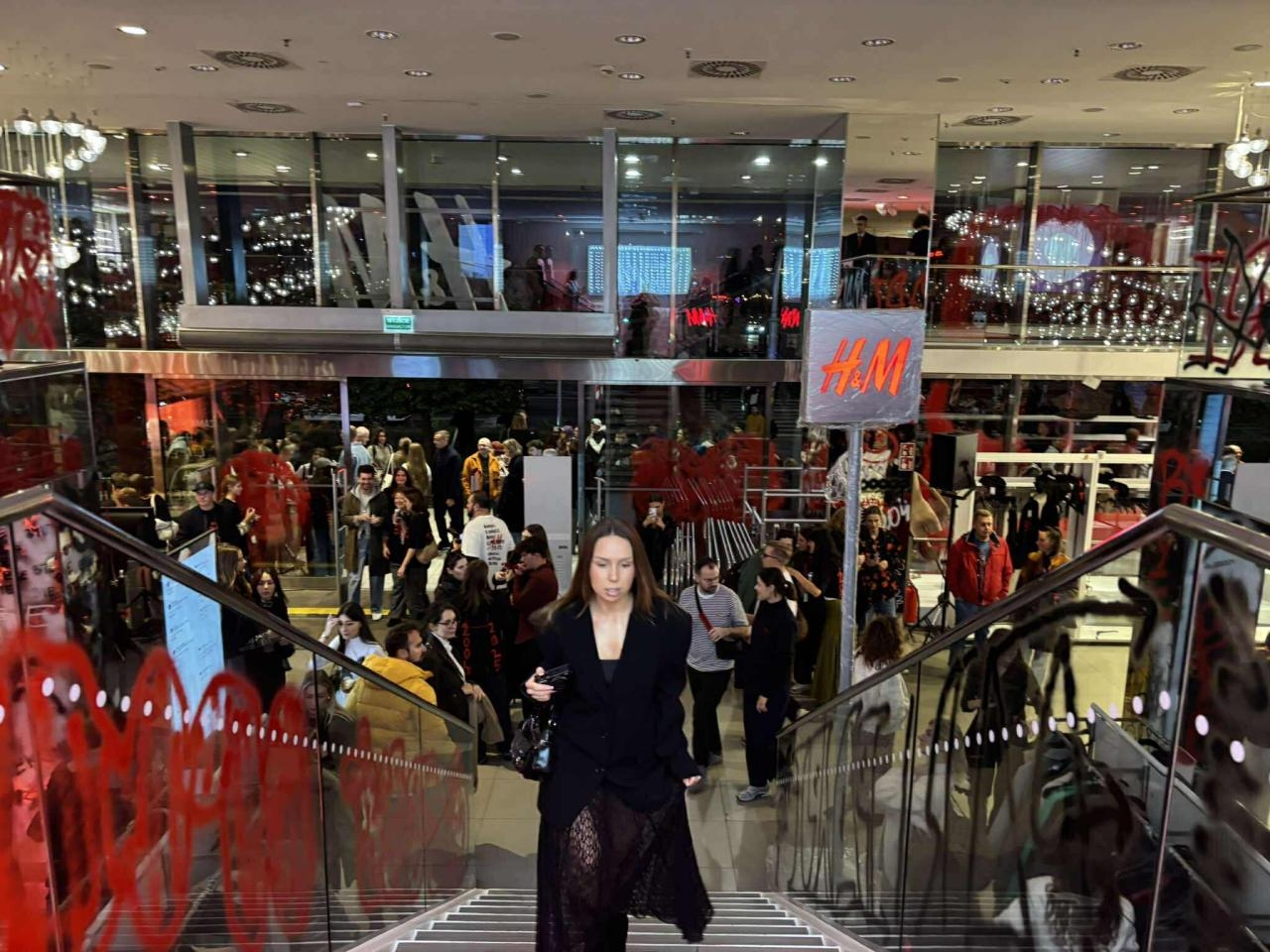 pożegnalna impreza H&M'u przy Marszałkowskiej w Warszawie | fot. Bartosz Pańczyk