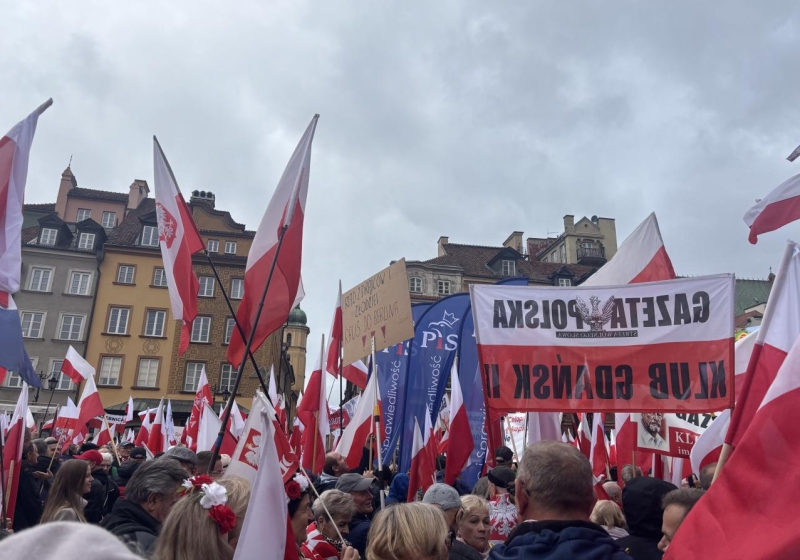 demonstracja Prawa i Sprawiedliwości na Placu Zamkowym | fot. Bartosz Pańczyk