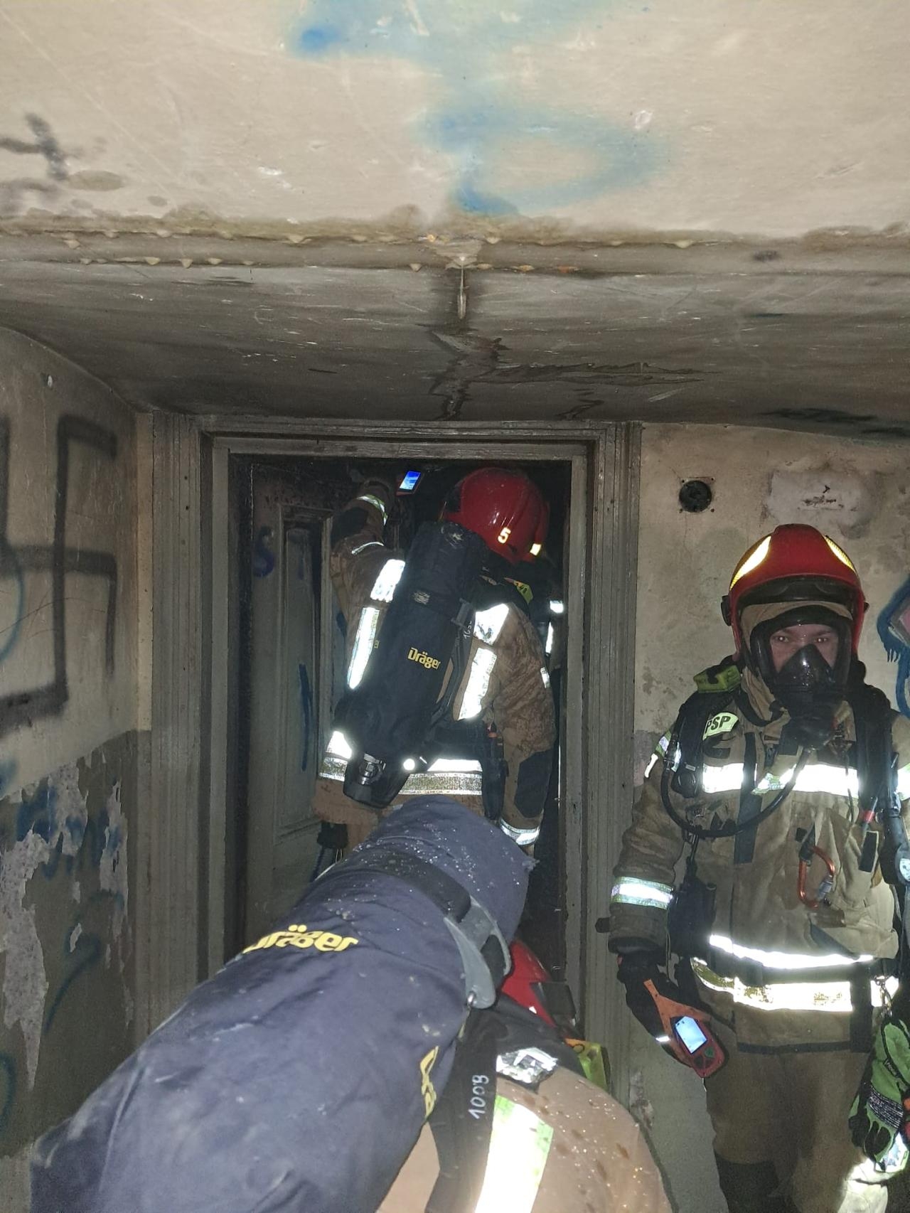 pożar w kamienicy na Pradze-Północ | fot. facebook.com/kmpspwarszawa