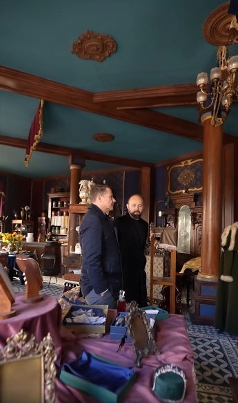 Rafał Trzaskowski na planie "Lalki" w Warszawie | fot. facebook.com/rafal.trzaskowski