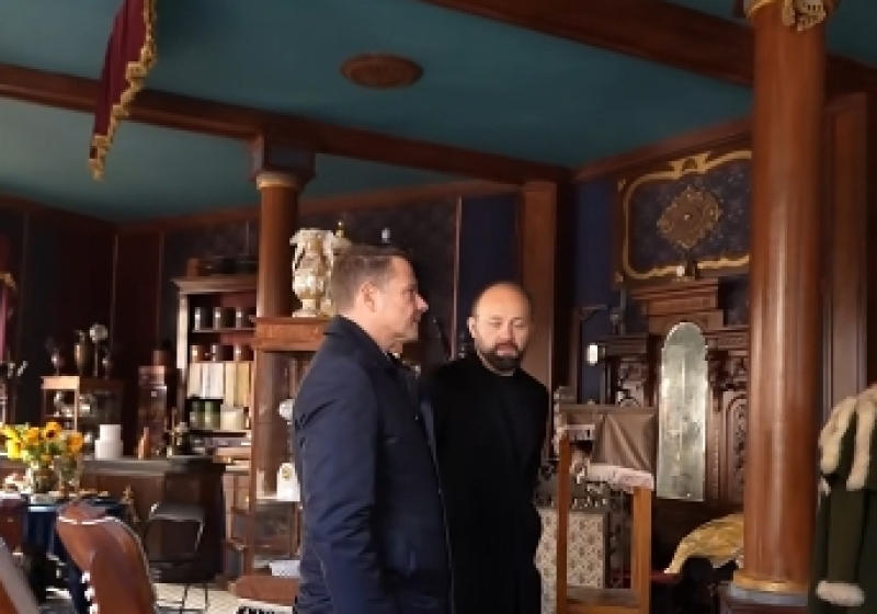 Rafał Trzaskowski na planie "Lalki" w Warszawie | fot. facebook.com/rafal.trzaskowski