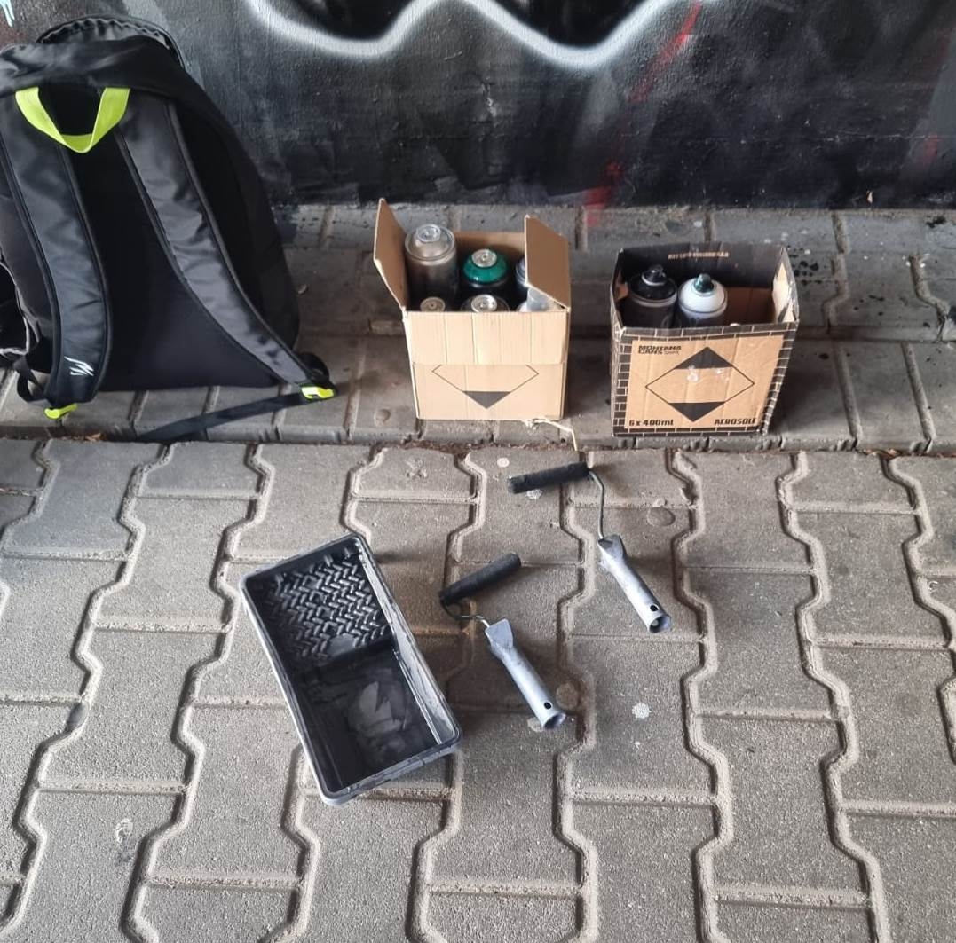 straż miejska złapała sprawców nielegalnego graffiti | fot. strazmiejska.waw.pl