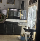 Zamknięta apteka na Starym Mieście w Warszawie | fot. Bartosz Pańczyk