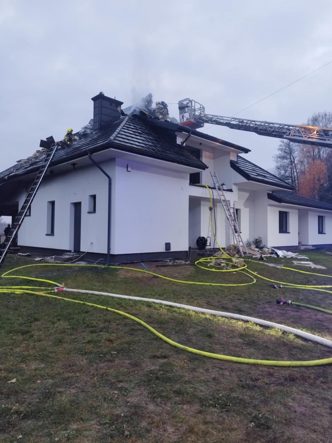 pożar domu pod Warszawą | fot. facebook.com/KomendaPowiatowaPSPWolomin