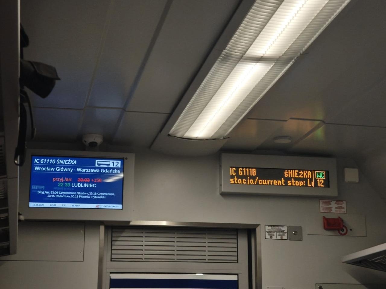 opóźniony pociąg z Wrocławia do Warszawy | fot. Kamil S./facebook