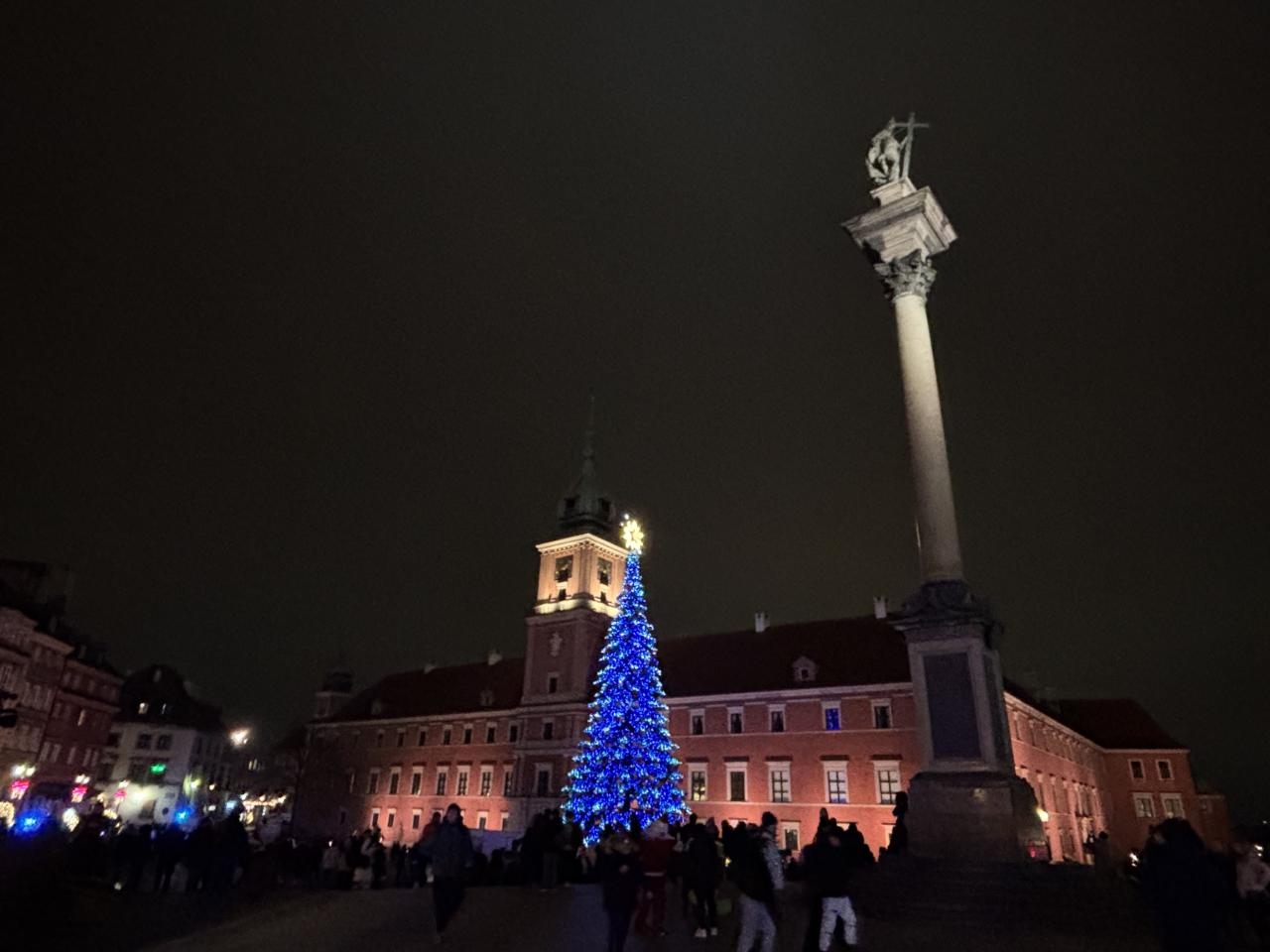 Rozświetlenie choinki na Starym Mieście w Warszawie w 2025 roku | fot. Bartosz Pańczyk