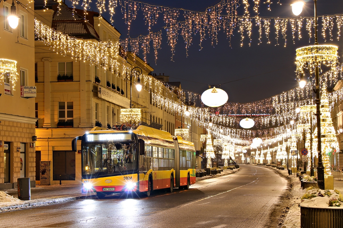 autobus na Nowym Świecie w Warszawie | fot. wtp.waw.pl/