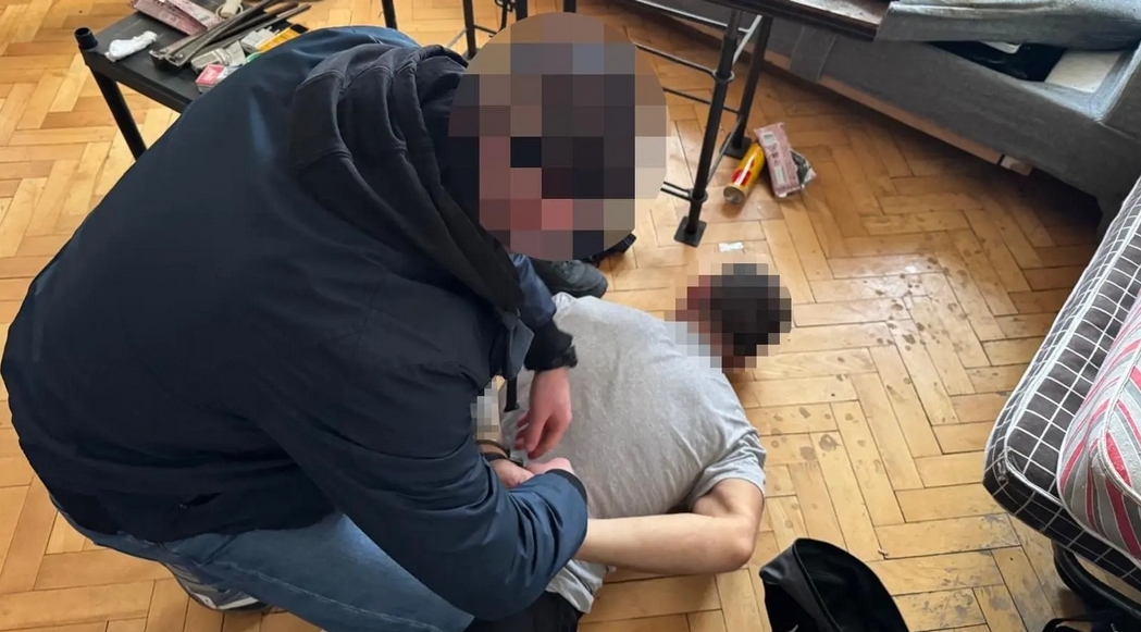 zatrzymanie 43-latka, który ostrzelał szkołę przy ul. Marszałkowskiej w Warszawie | fot. x.com/Policja_Srodm