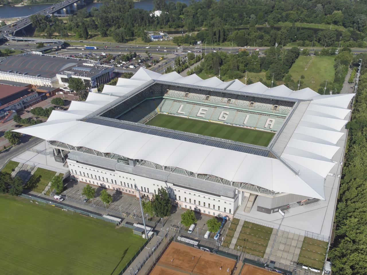 Stadion Legii w Warszawie | fot. Autorstwa Emptywords - Praca własna, CC BY-SA 4.0, https://commons.wikimedia.org/w/index.php?curid=119824646