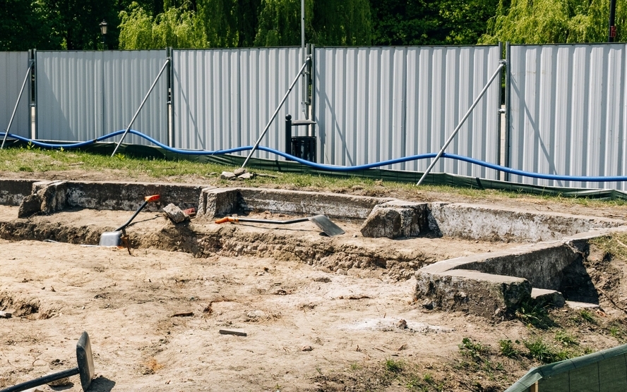 prace archeologiczne na Placu Piłsudskiego | fot. https://www.facebook.com/palacsaskipl