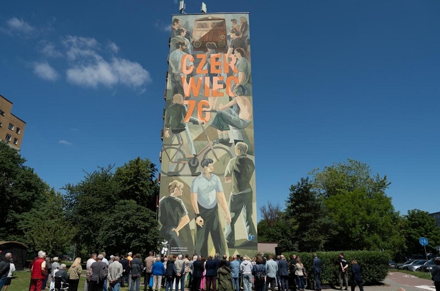 mural w Ursusie, który nawiązuje do wydarzeń z czerwca 1976 roku | fot. UM Warszawa
