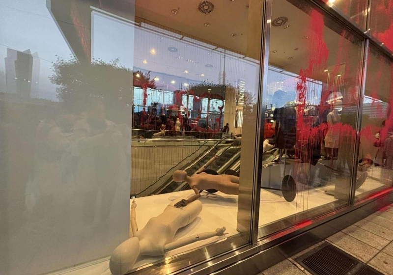 pożegnalna impreza H&M'u przy Marszałkowskiej w Warszawie | fot. Bartosz Pańczyk