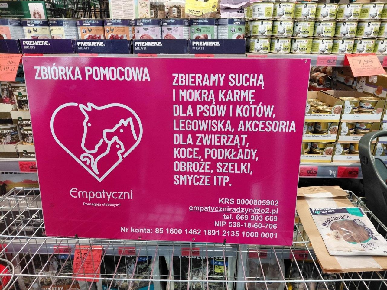 pies do adopcji w klatce w centrum handlowym na Sadybie | fot. https://www.facebook.com/MaslakRobert