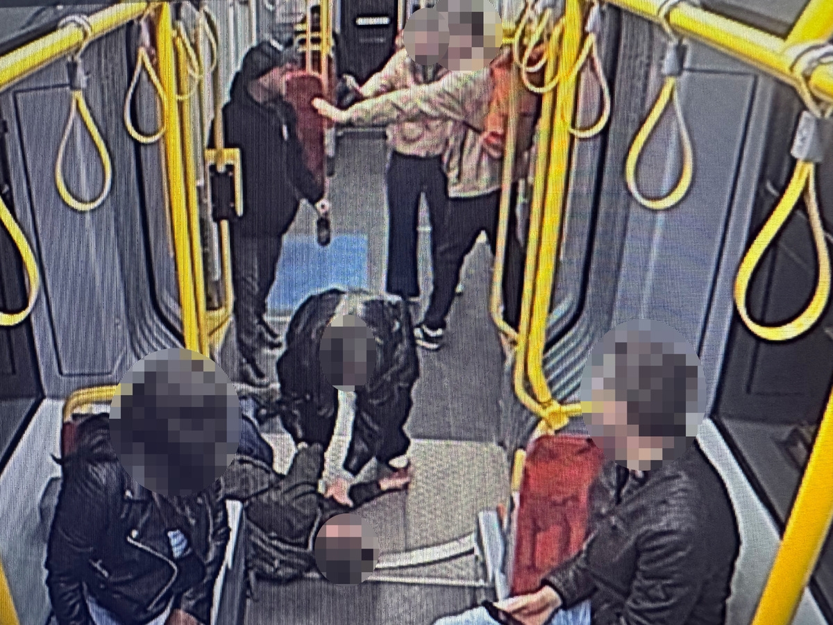poszukiwany napastnik, który pobił Amerykanina | fot. srodmiescie.policja.gov.pl